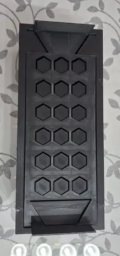 Molde impresso em 3D com cavidades hexagonais